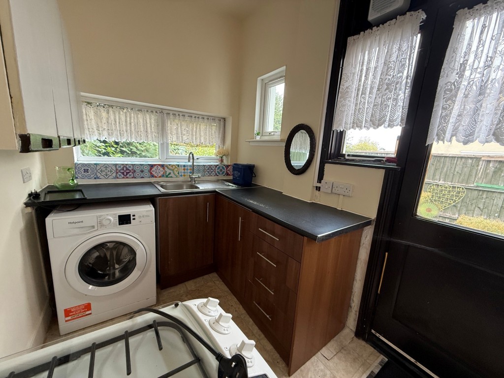 Lot: 142 - THREE-BEDROOM MID-TERRACE HOUSE FOR IMPROVEMENT - Kitchen